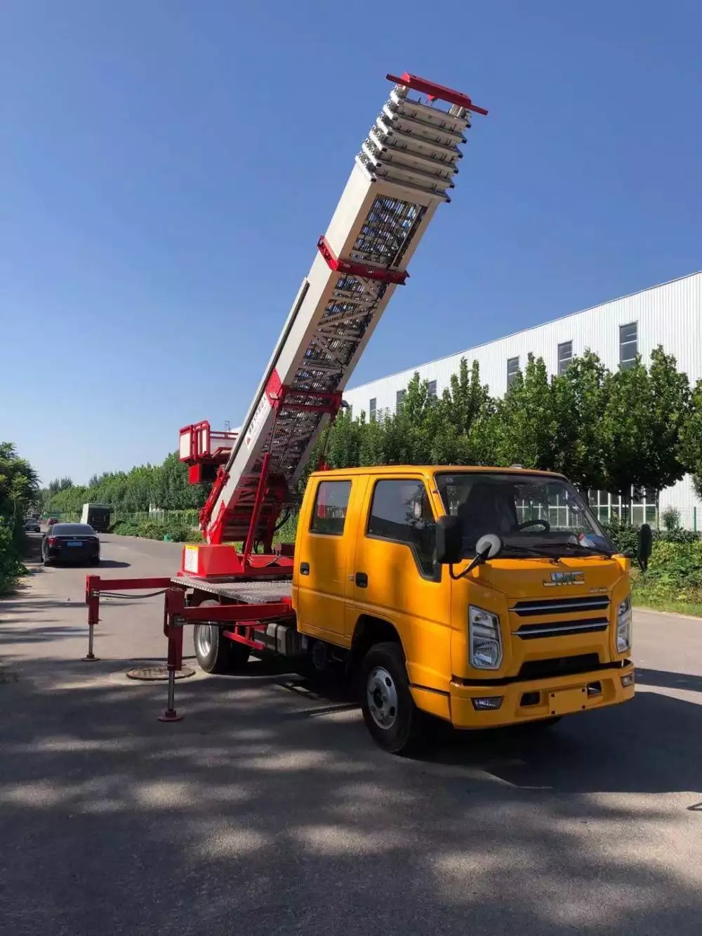 潭门镇附近的云梯车出租服务：轻松解决高空作业需求