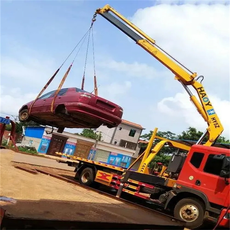 潭门镇吊车吊汽车的正确方法